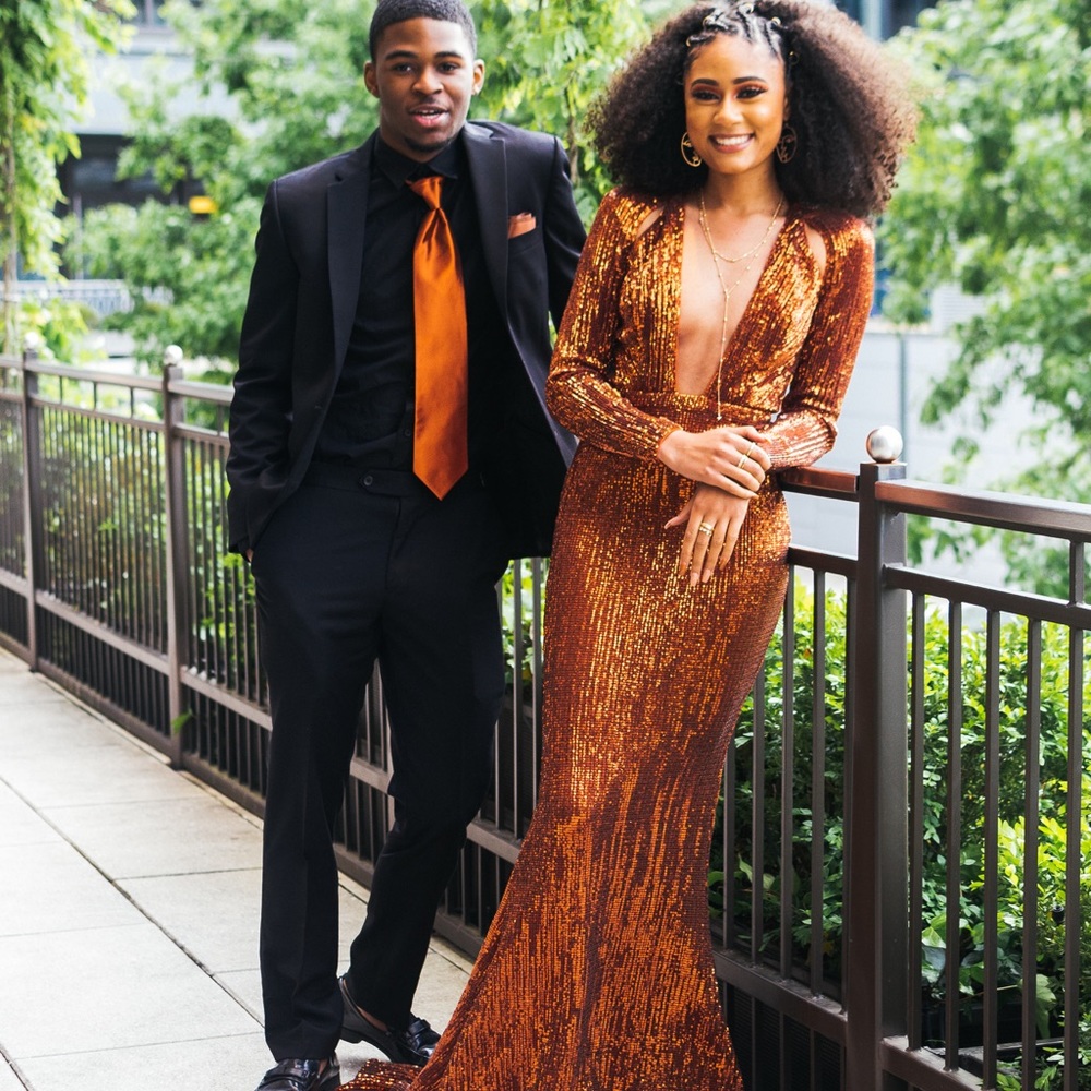 PROM DRESS - Picture 2 of 4